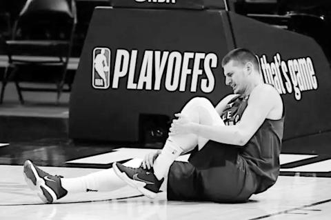 Nuggets’ Nikola Jokić Reportedly Out at Least Four Weeks After Suffering a Hyperextended Left Knee Against Heat