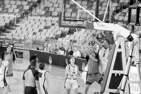 Left, Varnum’s Evans Wise