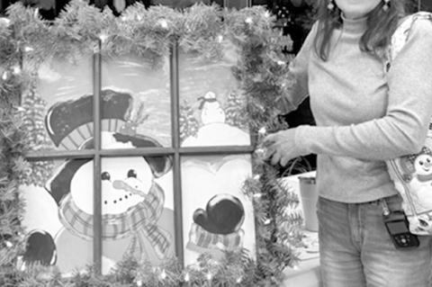 Pictured above are Emma Wilson, Reighlynn Crowler, Greyson Horton, Linda Raymee, Kaylee Jones and Johna Logan, the first, second and third place winners in their divisions in the Snowman Wonderland art contest. The event, held Monday evening at the Reynol