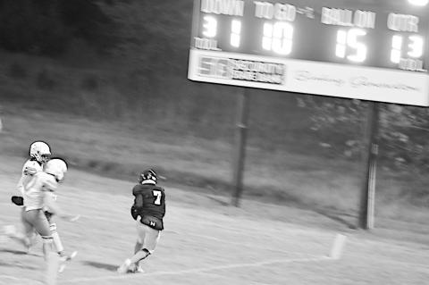 Maud Tiger wide receiver Koi Street catches the pass for a touchdown Thursday evening. Staff Photo by Andy Wilson