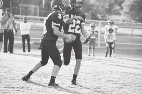 Maud JH Football Wins the Battle