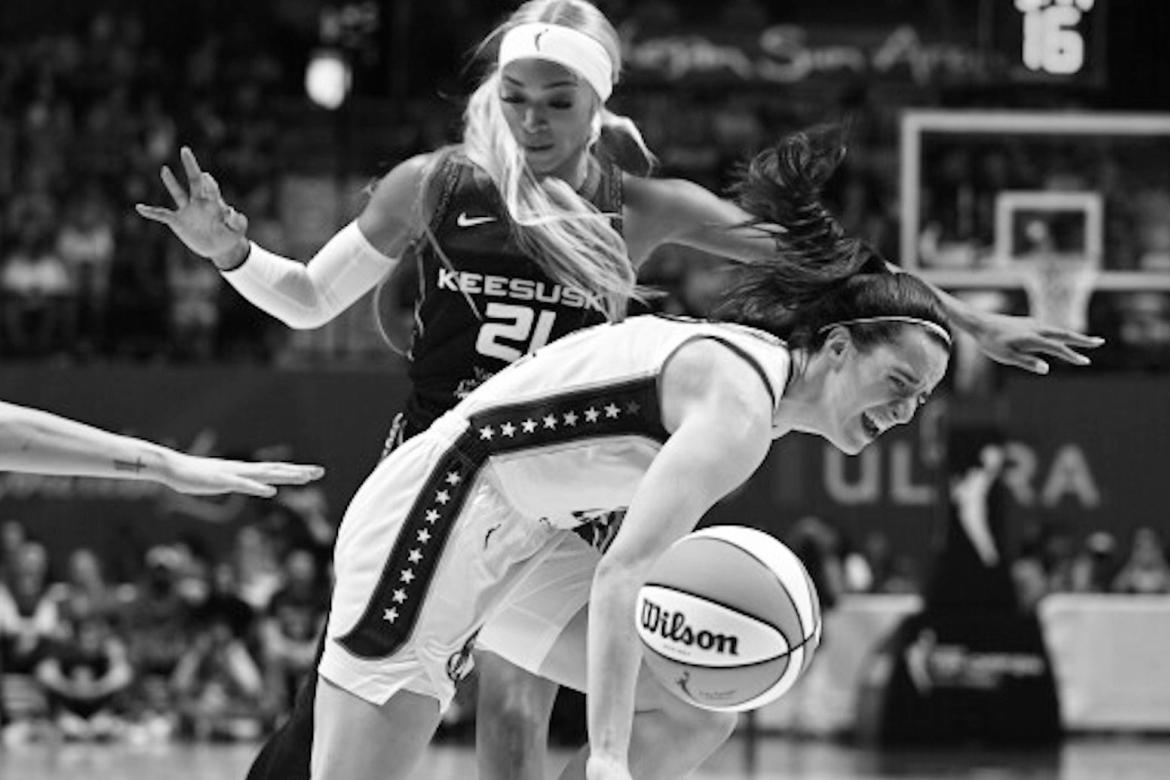 Caitlin Clark Struggles Early in WNBA Debut