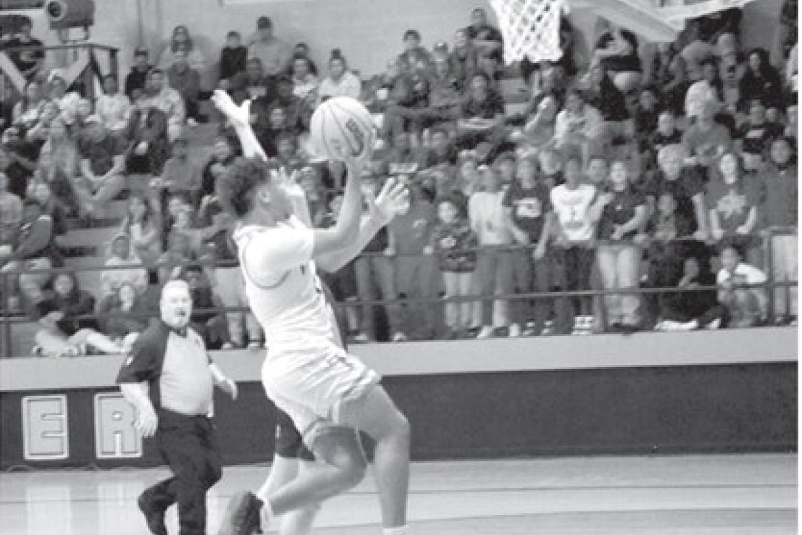 Wewoka Tiger Trae Woods drives in for the basket in last Thursday’s game against the Warner Eagles. Wewoka win the Class 2A, District 4 Championship with a final score of 62-52. (Staff photo by Bill Anderson)